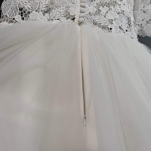 Wedding Dress - Picture 4 of 10